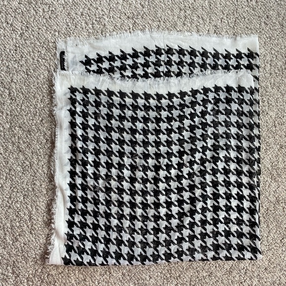 Banana Republic houndstooth scarf black/white - Picture 3 of 6